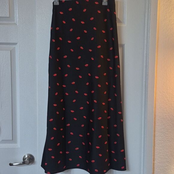 🎁3/$30🎁 A New Day Lips Print Midi Pencil  Skirt Sateen Black Sz M - Picture 4 of 11